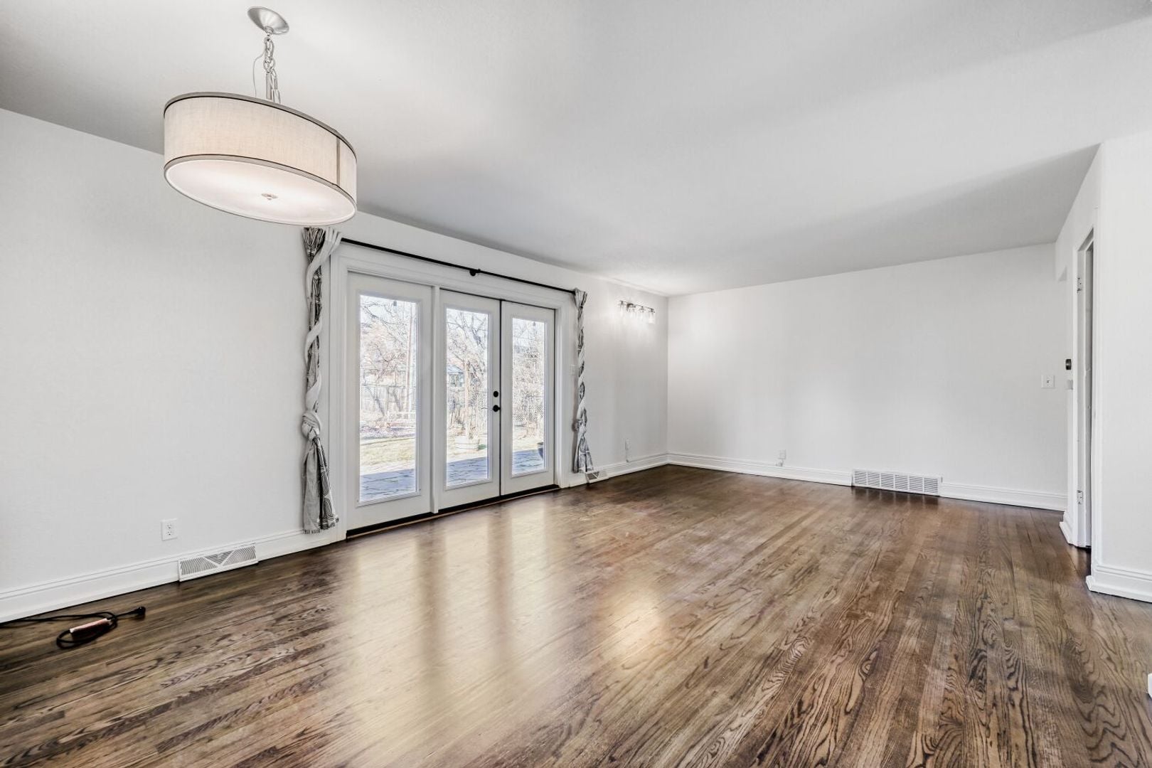 Building Photo - 4585 Martin Dr