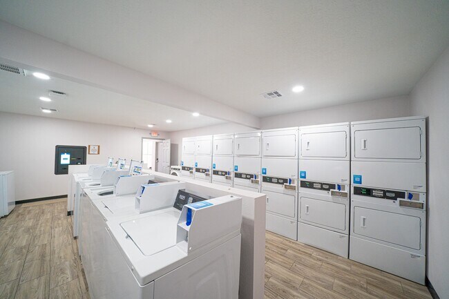 Building Photo - 242 Ulrich Ln