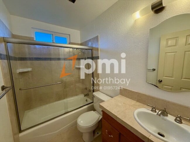 Building Photo - 808 Spoonbill Ln