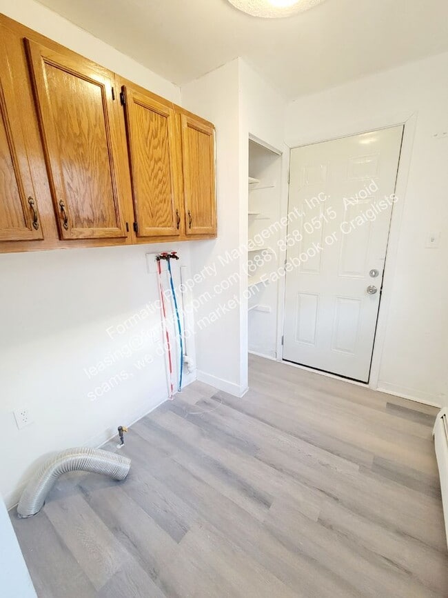 Building Photo - 171 Almond Ln