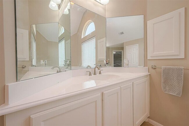 Building Photo - 1618 Savannah Dr
