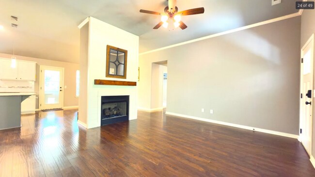 Building Photo - 18 Primrose Ln