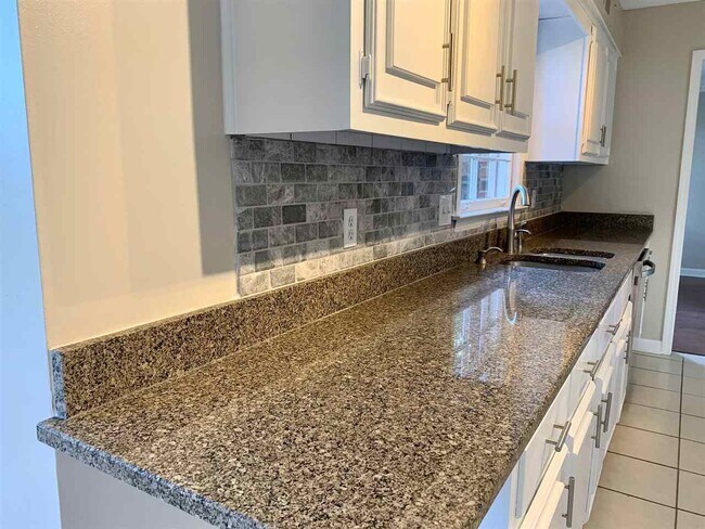 Building Photo - 8105 Savannah Way