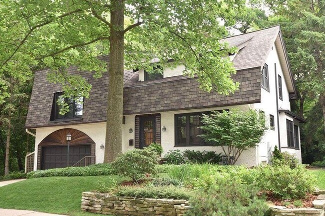 Building Photo - 824 N 66th St