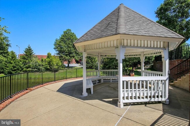 Building Photo - 4860 Eisenhower Ave