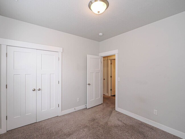 Building Photo - 14474 S Renner Ln