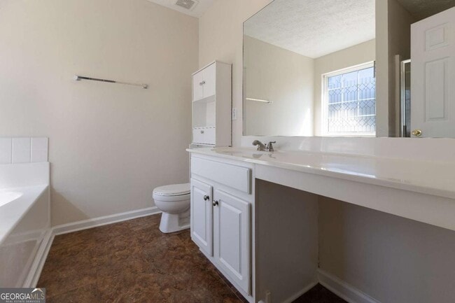 Building Photo - 317 W Oaks Trail