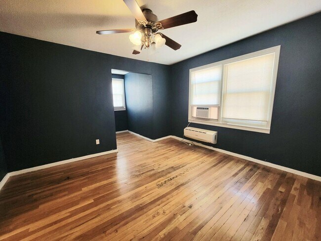 Building Photo - 2003 16th St