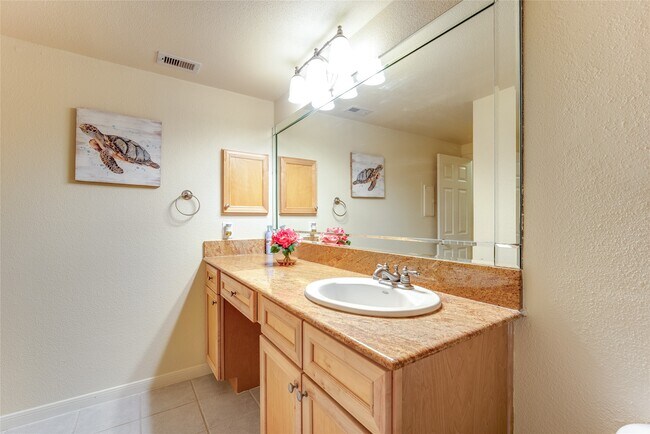 Building Photo - 2255 Braeswood Park Dr