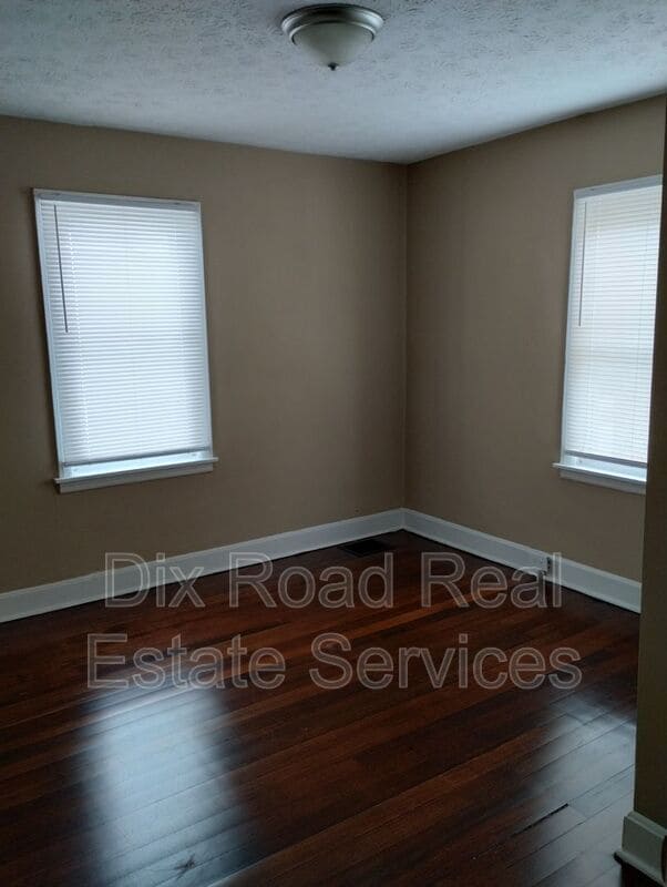 Building Photo - 1724 Parkamo Ave