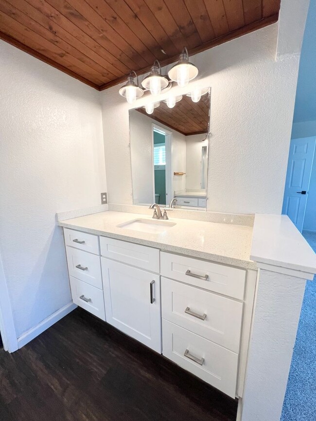 Building Photo - Beautiful Four Bedroom Home in Elk Grove