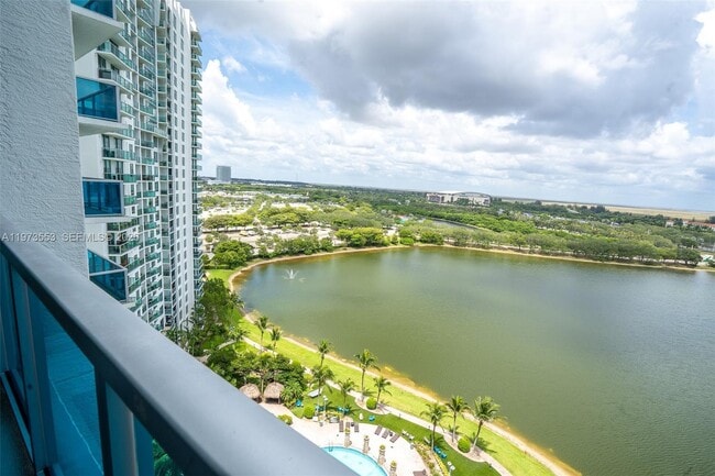 Building Photo - 2641 N Flamingo Rd