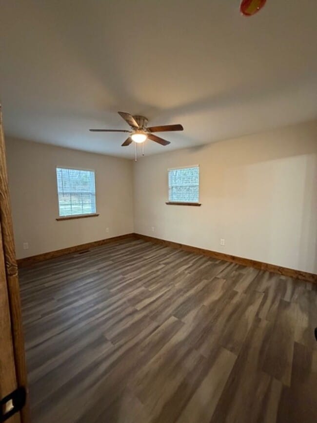 Building Photo - Walland 37886 - Fully remodeled 3 bedroom, 2 bath home located in the foothills of the Smoky Moun...