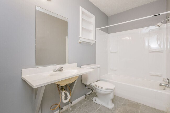 Building Photo - La Luna Luxury Suites