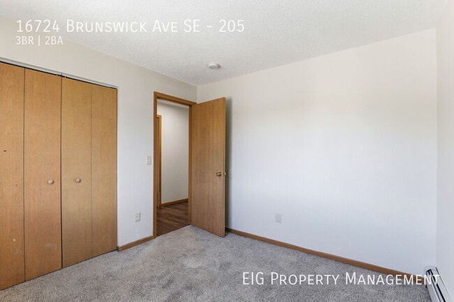 Building Photo - 16724 Brunswick Ave SE