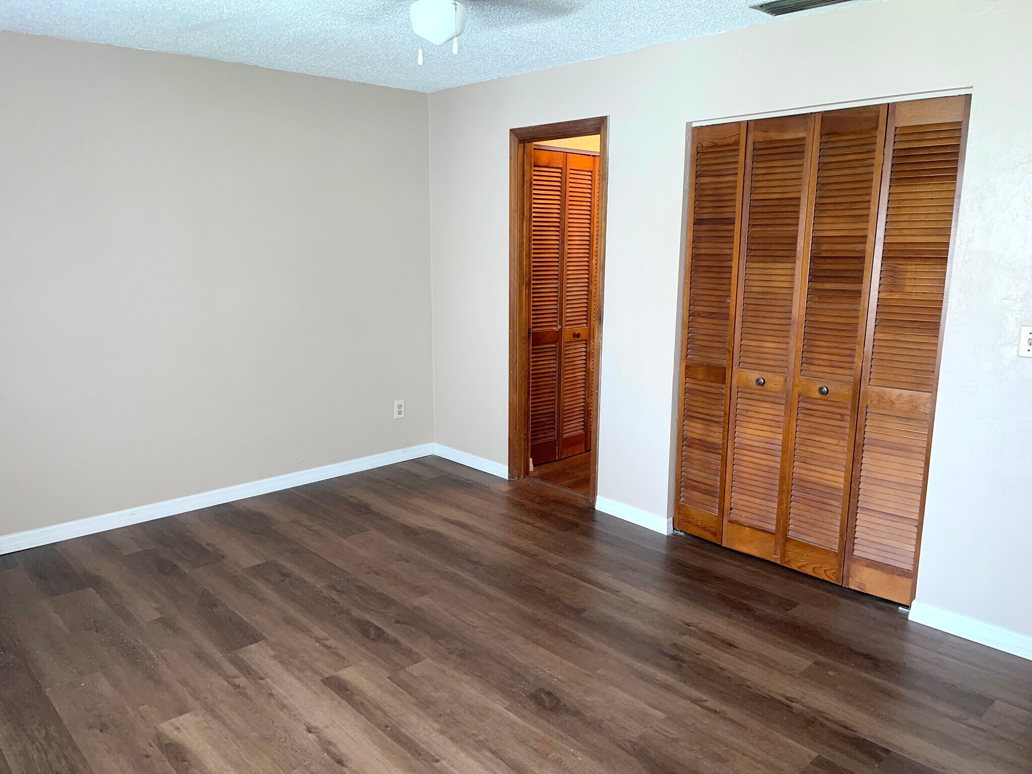 Building Photo - 2085 Oak Meadow Cir