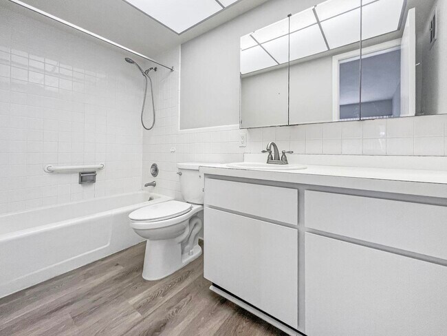 Building Photo - 331 Tequesta Dr