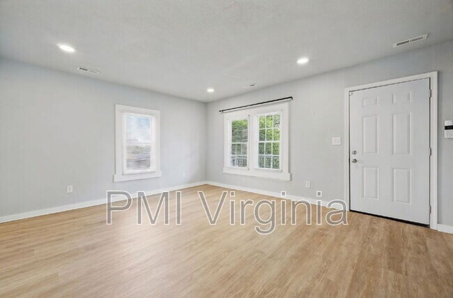 Building Photo - 1035 W 36th St