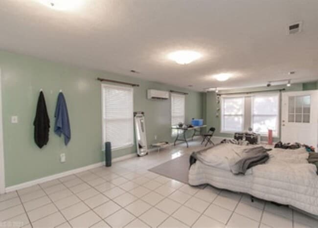 Building Photo - Blacksburg, Very spacious 2 BR / 2 BA, Available for Fall Term