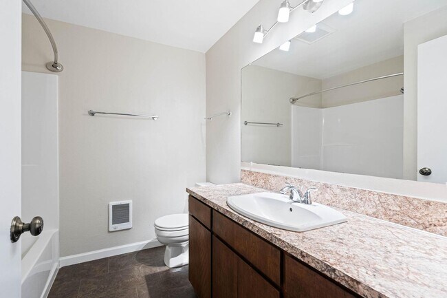 Building Photo - Clean, welcoming 2-bdrm/1.5 bath unit in Milwaukie. Private patio, quiet location, designated par...