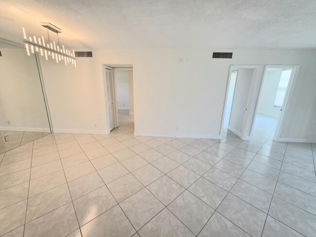 Building Photo - 3100 NE 48th Ct