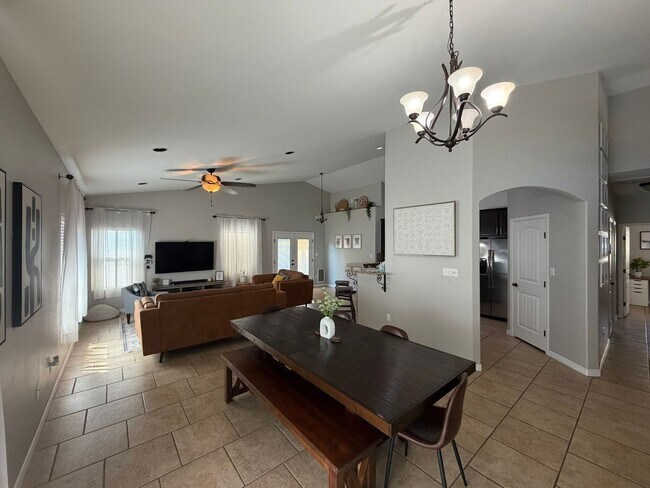 Building Photo - 1815 Lanette Dr