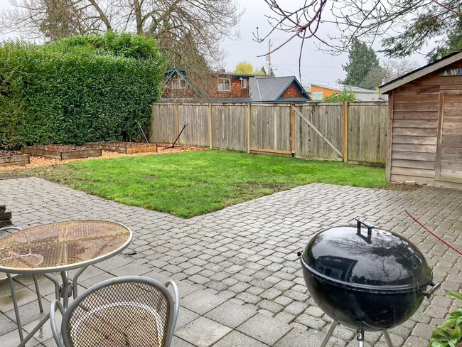 Building Photo - 5Bd/2Ba Seattle Home