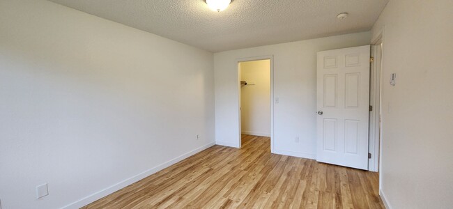 Building Photo - 32-4787