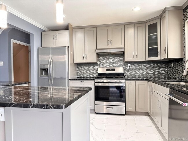 Building Photo - 316 S Oyster Bay Rd