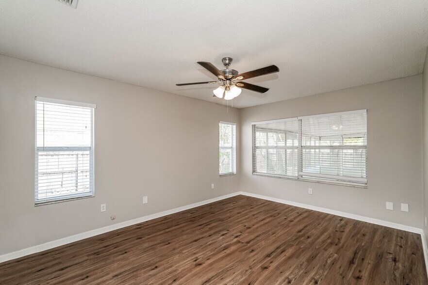 Building Photo - 4640 Burlington Rd