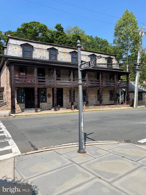 Building Photo - 1 N Main St
