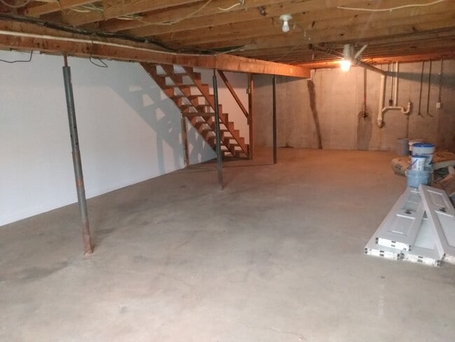 Building Photo - 1420 Kingswood Way