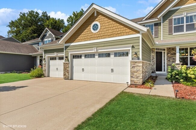 Building Photo - 4505 Yellowstone Ln N