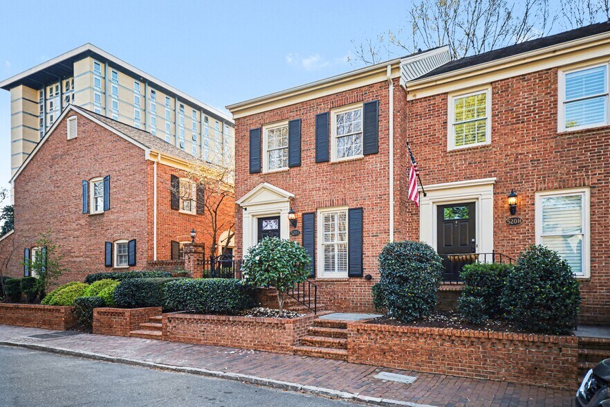 Building Photo - 520 N Poplar St