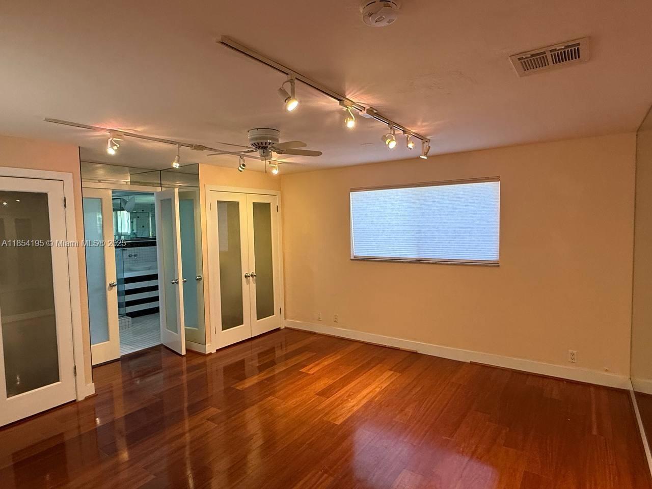 Building Photo - 1728 NE 39th St