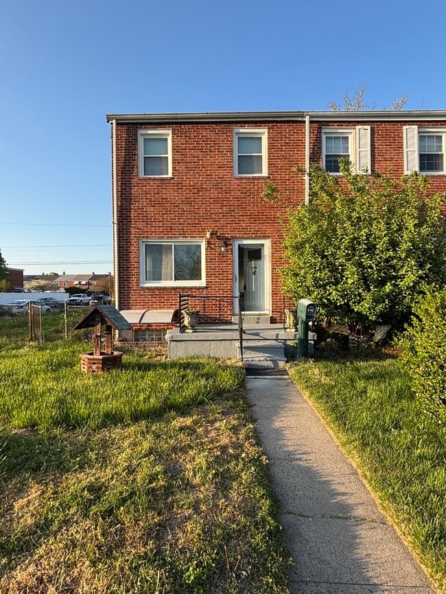 Building Photo - 3 bedroom 2 bathrooms