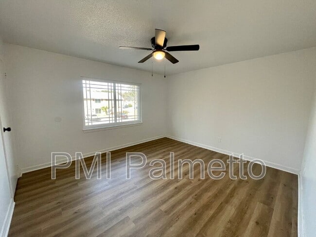 Building Photo - 1204 Grove Park Ln