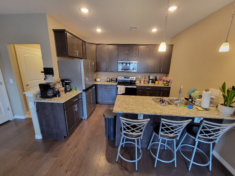 Building Photo - 2431 Crown View Dr