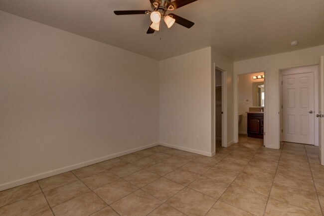 Building Photo - 3027 N Corrine Dr