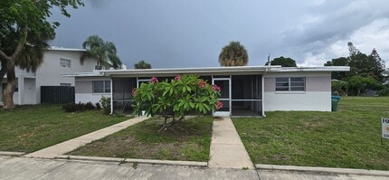 Building Photo - WR-2 Bliss Duplex