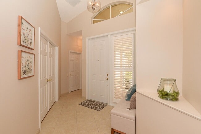 Building Photo - 421 Sunview Way