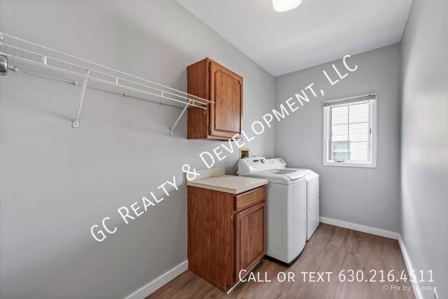 Building Photo - 590 Golfers Ln