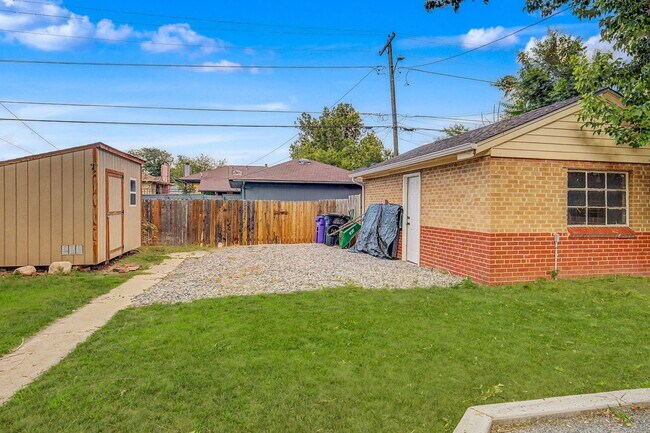 Building Photo - 3560 Glencoe St
