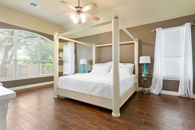 Building Photo - 1442 River Forest Dr