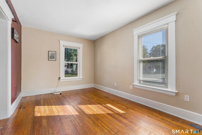 Building Photo - 304 Fairview Ave