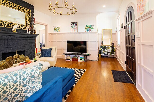 Building Photo - Bull St Bungalow