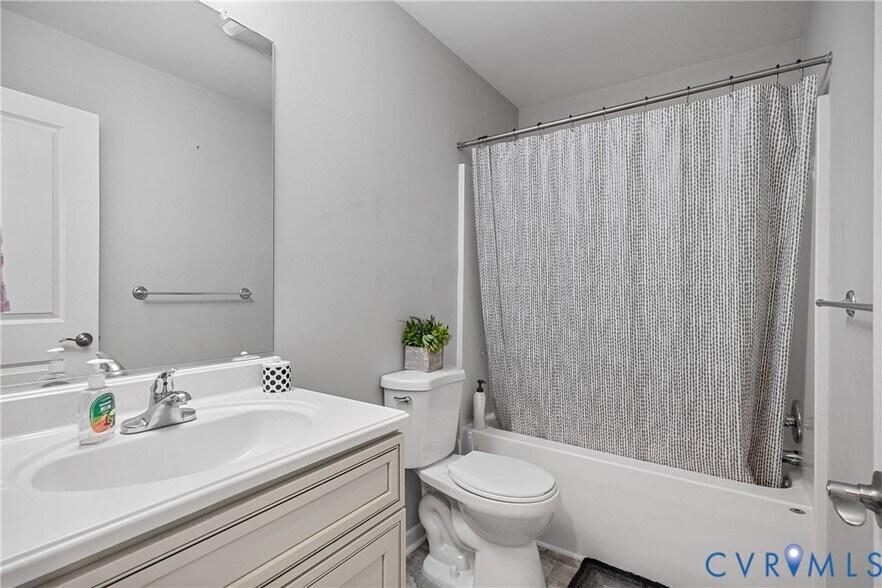 Building Photo - 2446 Gracie White Cir