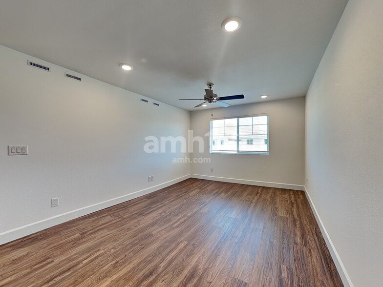 Building Photo - 9165 Ribbon Mdw Ct