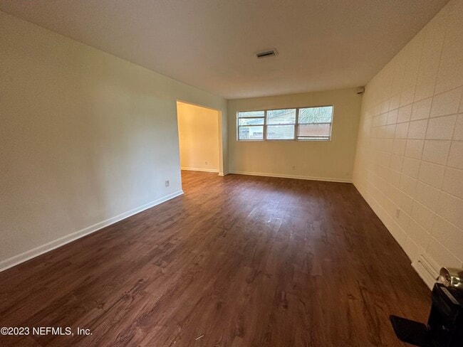 Building Photo - 2131 Goltare Dr