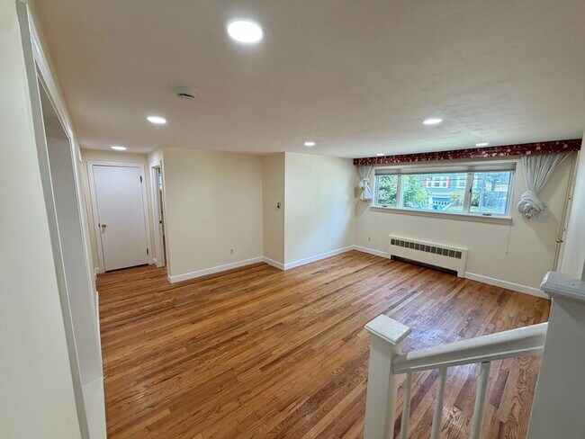 Building Photo - 487 Lowell Ave